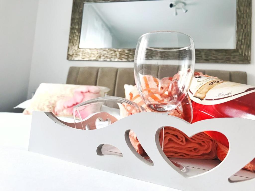 Hedonist-Luxury 2 Bedroom Apartment With Private Hot Tub, Garden And Free Parking Trogir Exterior foto