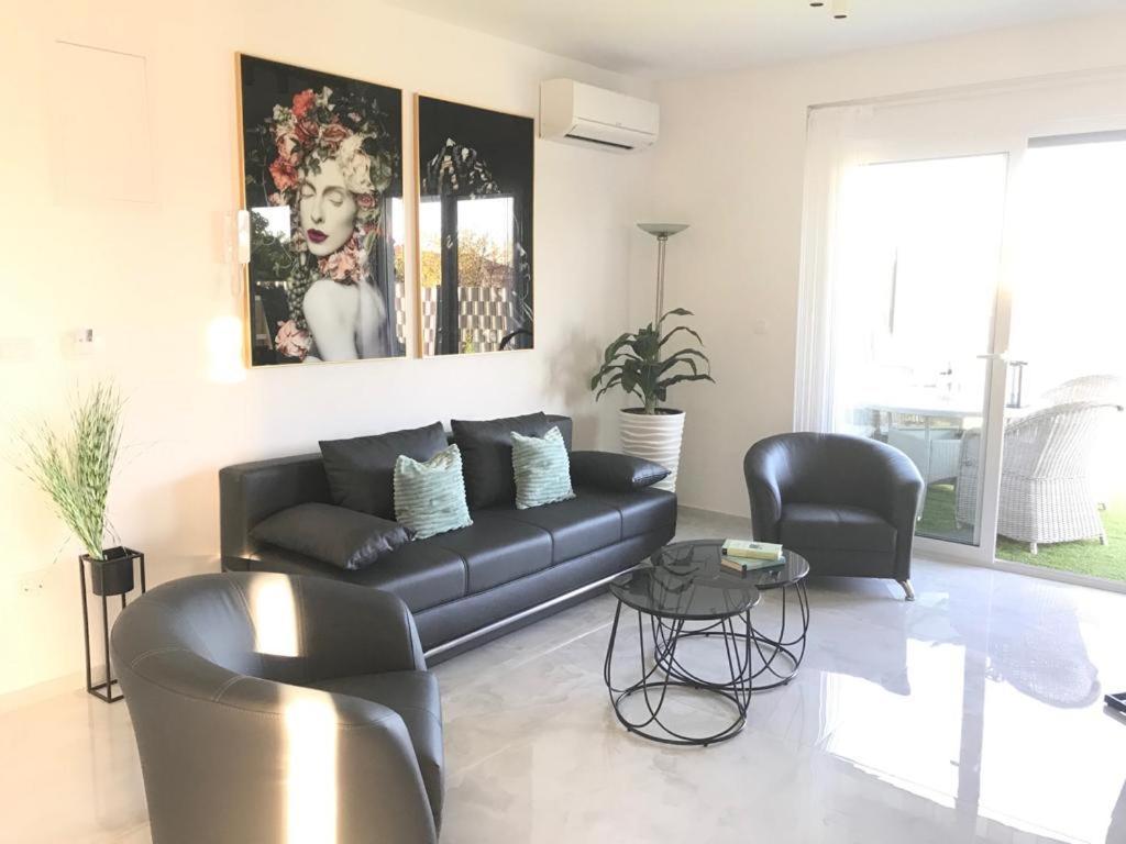 Hedonist-Luxury 2 Bedroom Apartment With Private Hot Tub, Garden And Free Parking Trogir Exterior foto
