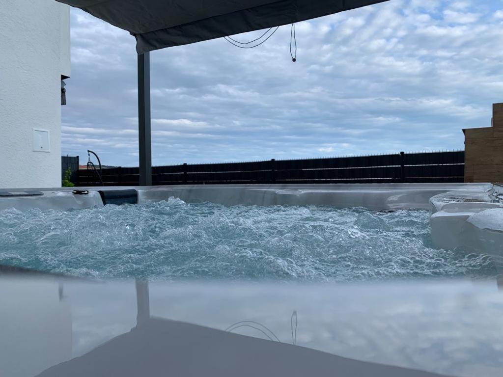 Hedonist-Luxury 2 Bedroom Apartment With Private Hot Tub, Garden And Free Parking Trogir Exterior foto